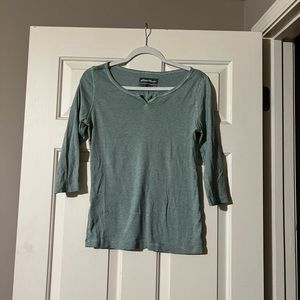 Woman’s Eddie Bauer Top